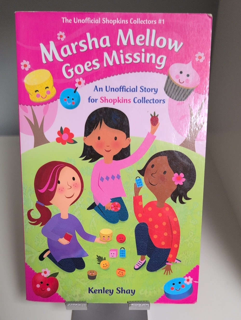 🩵3/$20🩵 Shopkins Marsha Mellow Goes Missing Pink Green Book Cover
